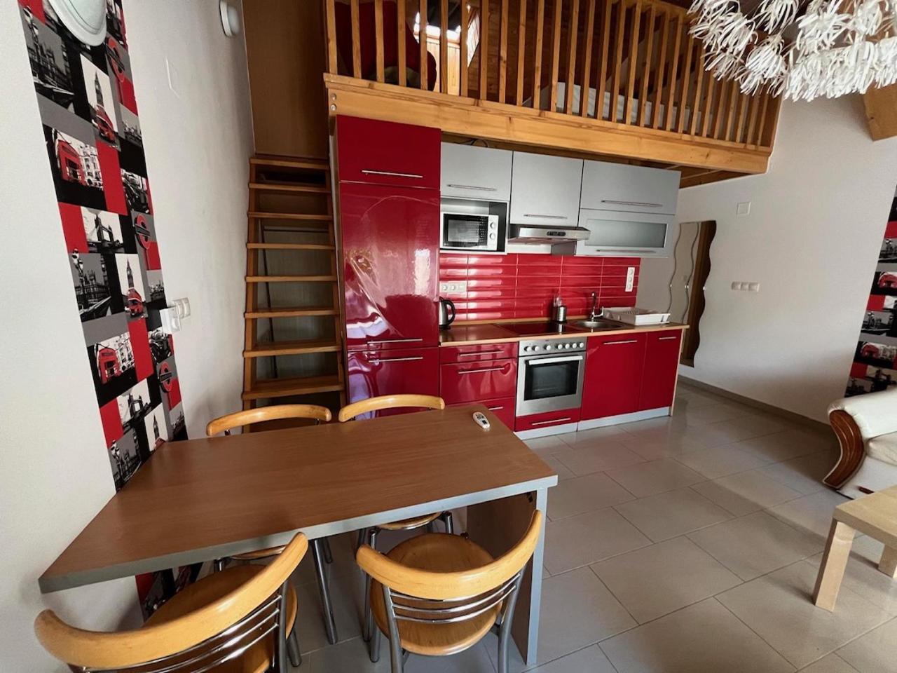 City Apartman Haz بالاتوليلّي المظهر الخارجي الصورة