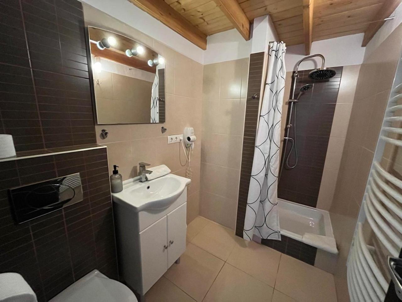 City Apartman Haz بالاتوليلّي المظهر الخارجي الصورة