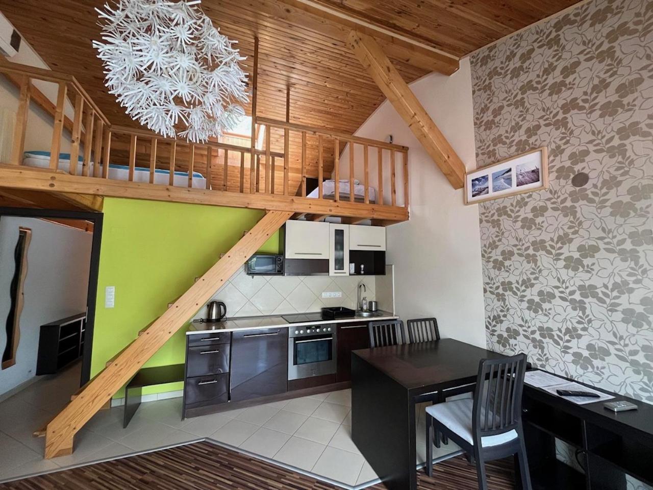 City Apartman Haz بالاتوليلّي المظهر الخارجي الصورة