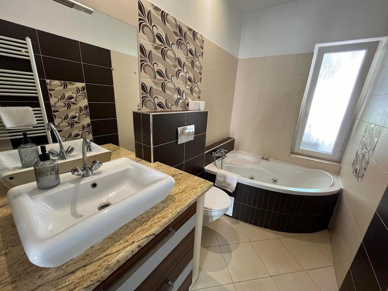 City Apartman Haz بالاتوليلّي المظهر الخارجي الصورة